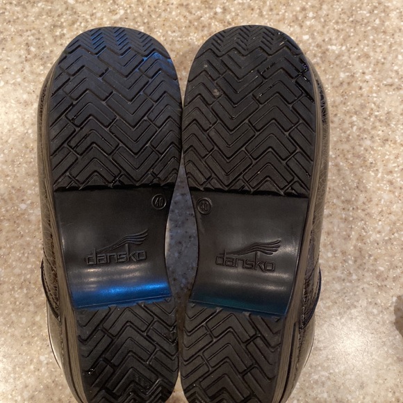 Dansko Professional Patent Clog- Like New - Picture 3 of 5